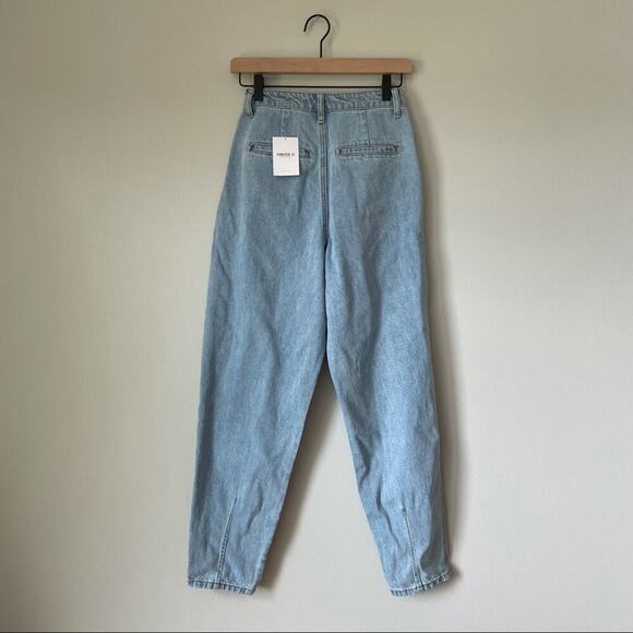 Forever 21 Pleated Light Wash Straight Leg Jeans - Picture 9 of 9